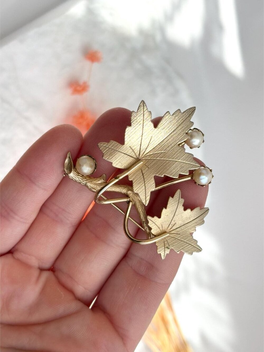 Double Leaf & Faux Pearl Sarah Coventry Gold T 60's Vintage Costume Brooch - Picture 5 of 10